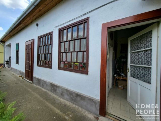Eladó családi ház, Üllésen 33.999 M Ft, 3 szobás
