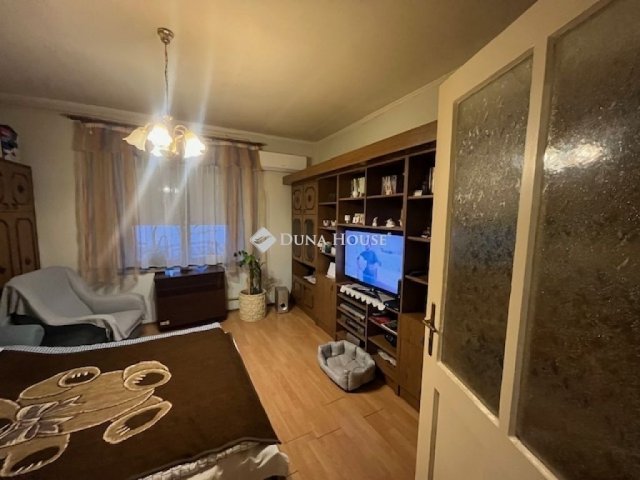 Eladó téglalakás, Pécsett 29 M Ft, 1 szobás