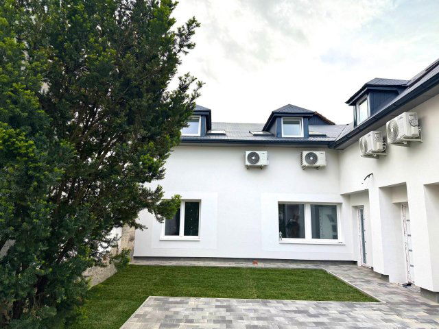 Eladó téglalakás, Esztergomban 0.065 M Ft, 10 szobás