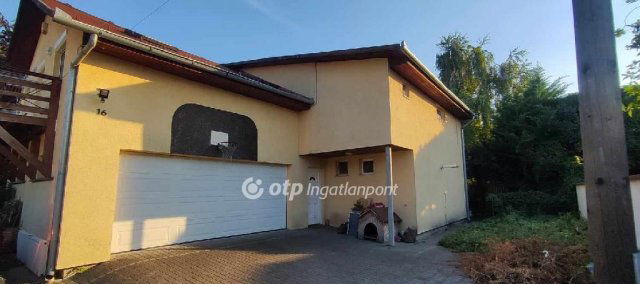 Eladó családi ház, Szigetszentmiklóson 119.9 M Ft, 5 szobás