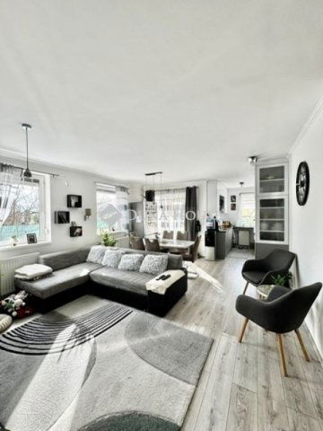 Eladó téglalakás, Pécsett 89.9 M Ft, 3 szobás