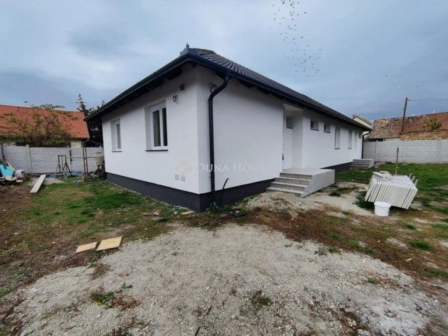 Eladó ikerház, Monoron 98 M Ft, 4 szobás / költözzbe.hu