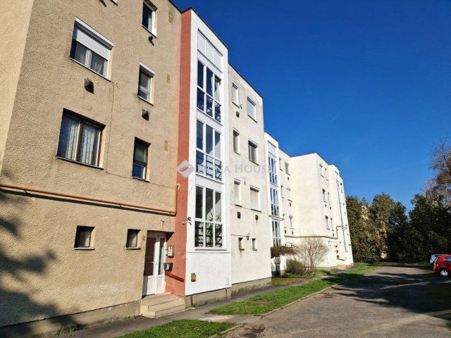 Kiadó téglalakás, albérlet, Hévízen 250 E Ft / hó, 3 szobás