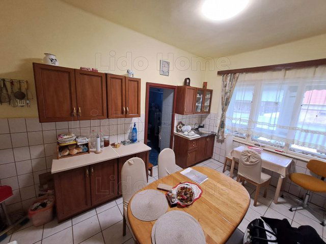 Eladó családi ház, Orosztonyon 45 M Ft, 8+1 szobás