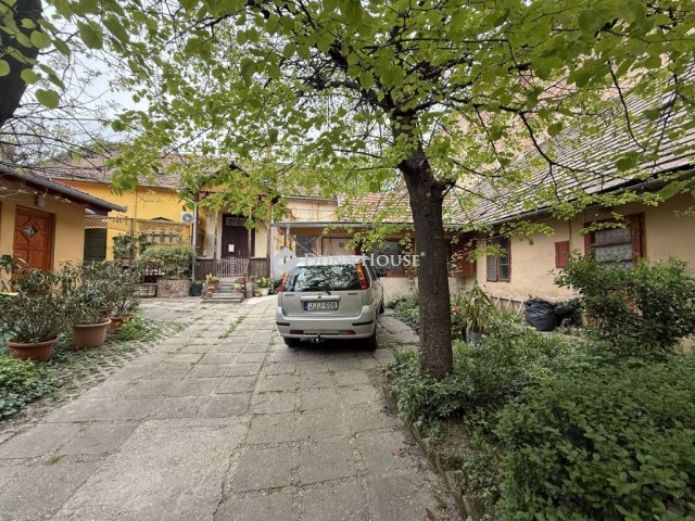 Eladó téglalakás, Pécsett 19.9 M Ft, 1 szobás