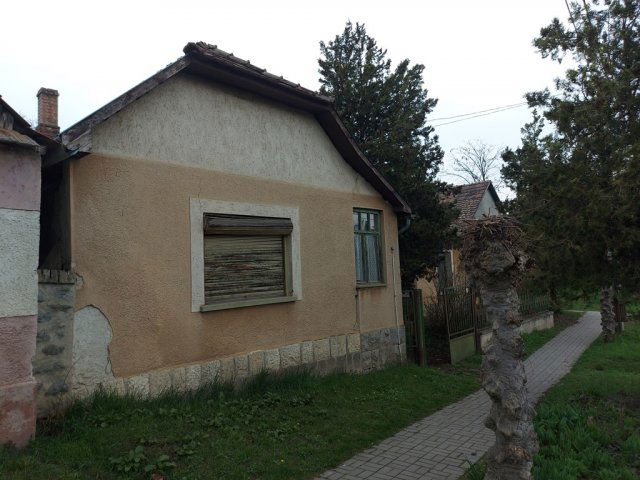 Eladó családi ház, Márianosztrán 18 M Ft, 2 szobás