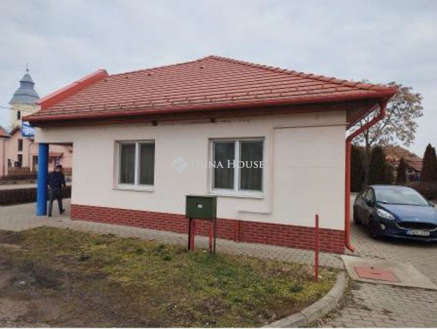 Eladó iroda, Biharnagybajomban, Rákóczi úton 16.45 M Ft