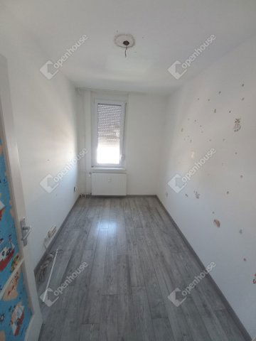 Eladó téglalakás, Dombóváron 38.9 M Ft, 3 szobás