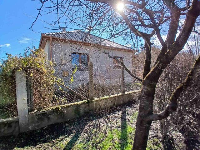 Eladó családi ház, Farmoson 59.9 M Ft, 4 szobás