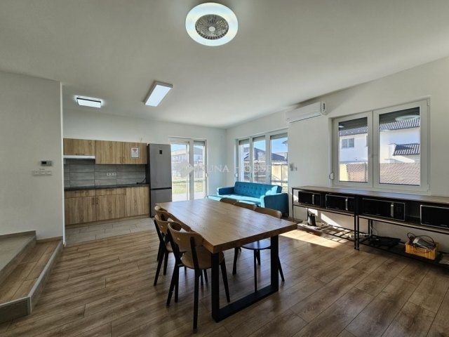 Eladó ikerház, Gödön 119.9 M Ft, 6 szobás