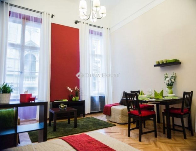 Eladó téglalakás, Budapesten, V. kerületben 72.8 M Ft, 1 szobás