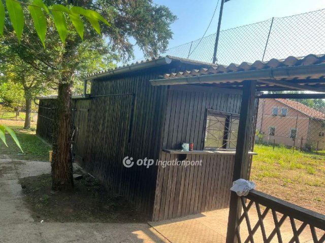 Eladó nyaraló, Tápiószentmártonon 9.5 M Ft, 2 szobás