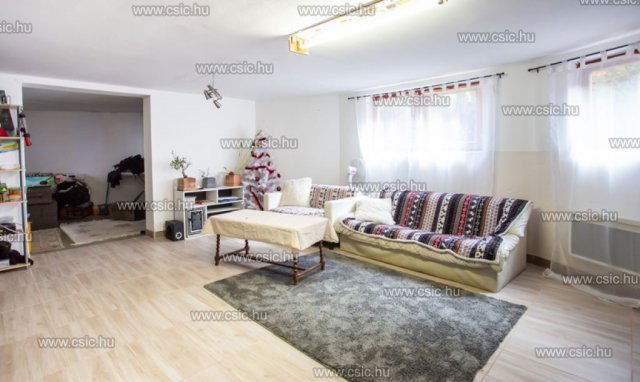 Eladó családi ház, Szentendrén 164.9 M Ft, 8 szobás