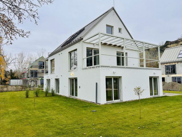 Eladó téglalakás, Balatonakarattyán 225.4 M Ft, 3 szobás