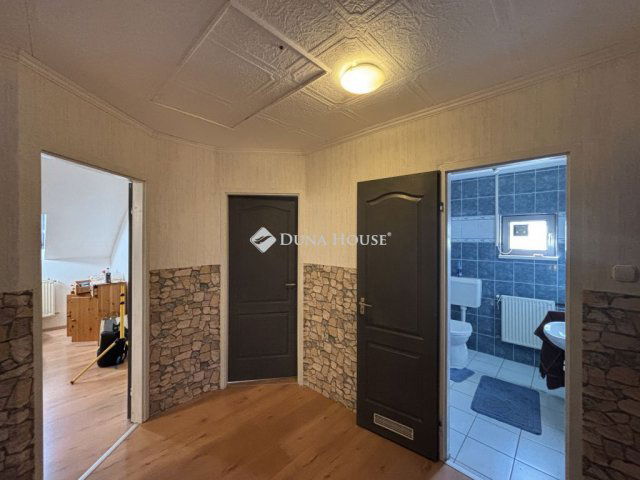 Eladó családi ház, Lábatlanon, Rákóczi Ferenc úton 73.5 M Ft