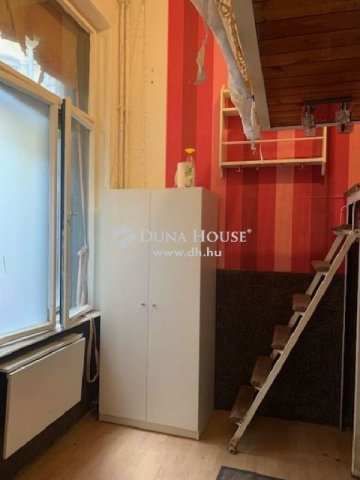 Eladó téglalakás, Budapesten, V. kerületben 31.9 M Ft, 1 szobás