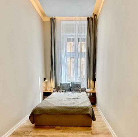 Eladó téglalakás, Budapesten, VII. kerületben 140 M Ft, 4 szobás