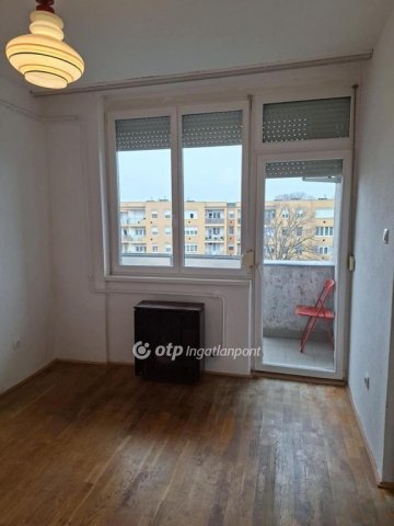 Eladó panellakás, Hajdúböszörményen 39.9 M Ft, 2 szobás