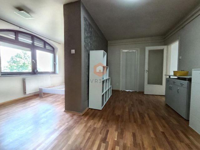 Eladó téglalakás, Pécsett 35.9 M Ft, 3 szobás