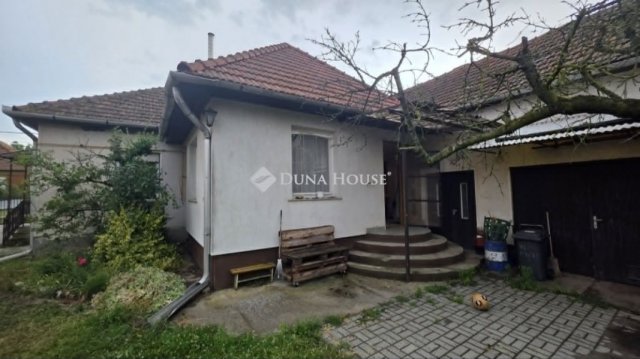 Eladó családi ház, Farmoson 45 M Ft, 4+1 szobás