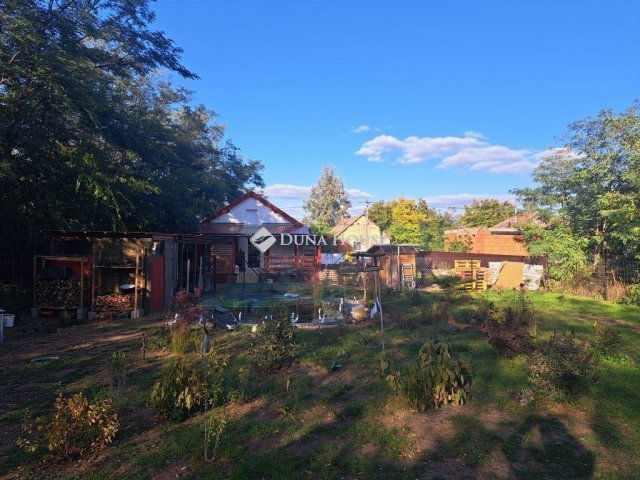 Eladó családi ház, Dánszentmiklóson 53.5 M Ft, 3 szobás