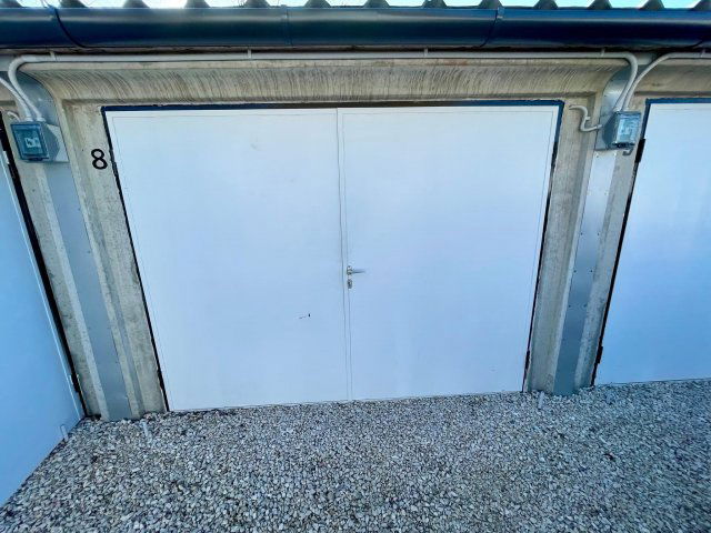 Kiadó garázs, Székesfehérvárott 35 E Ft / hó