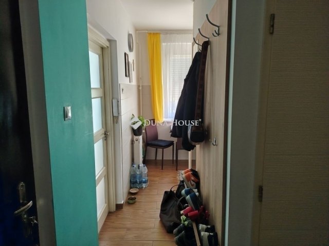 Eladó panellakás, Székesfehérvárott 60 M Ft, 3 szobás
