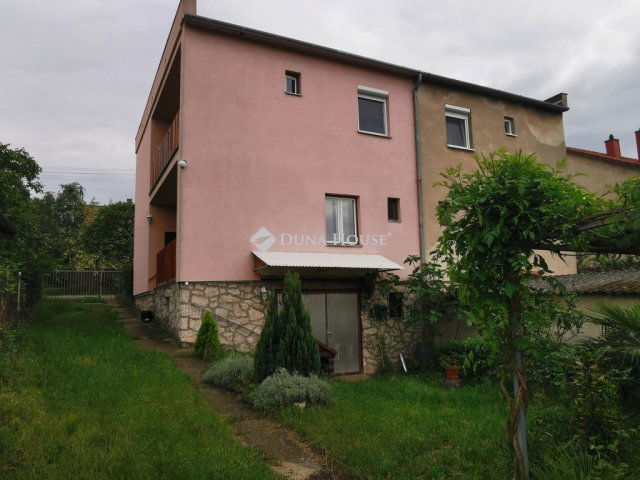 Eladó családi ház, Dunaalmáson 56 M Ft, 4 szobás