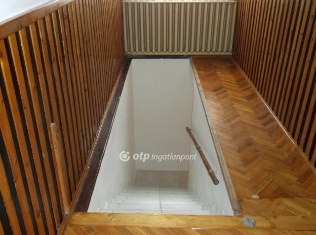 Eladó családi ház, Abasáron 65 M Ft, 3+3 szobás