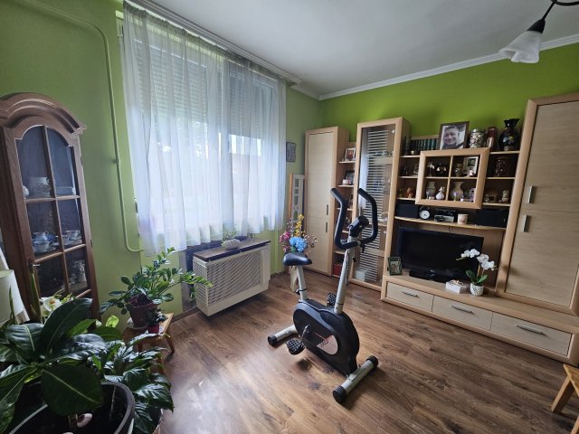Eladó téglalakás, Pápán 36.5 M Ft, 2 szobás