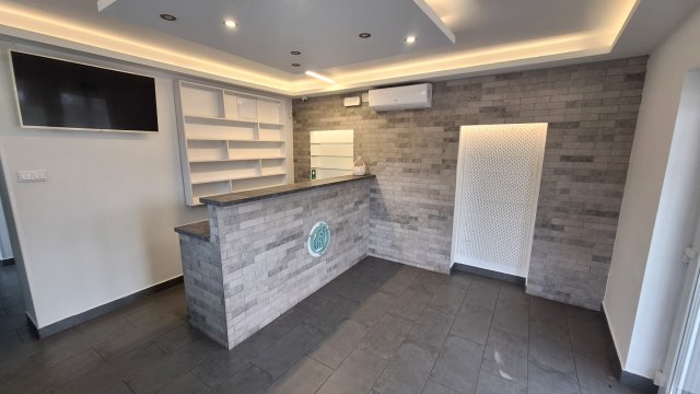 Eladó üzlethelyiség, Gödöllőn 160 M Ft, 5 szobás