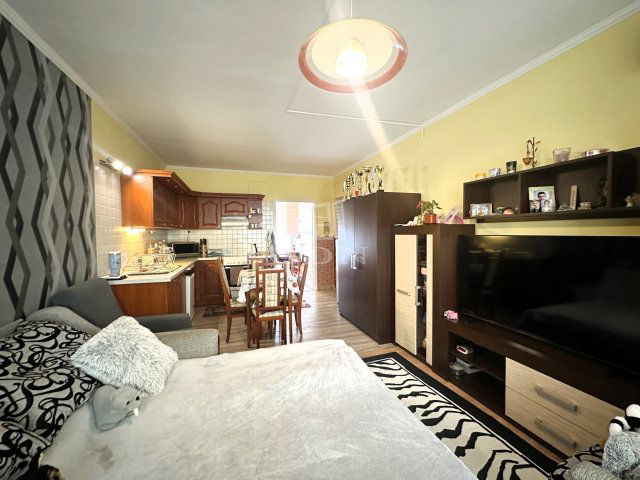 Eladó panellakás, Kaposváron 34.9 M Ft, 2+1 szobás