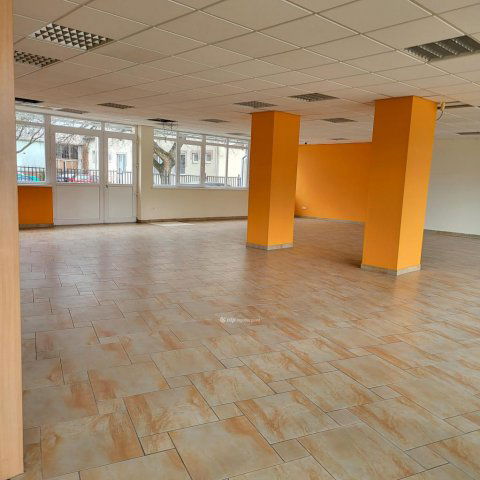 Eladó üzlethelyiség, Debrecenben 1123.95 M Ft, 10 szobás