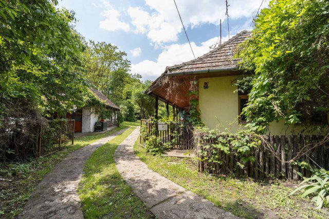 Eladó családi ház, Perőcsényen 120 M Ft, 1 szobás