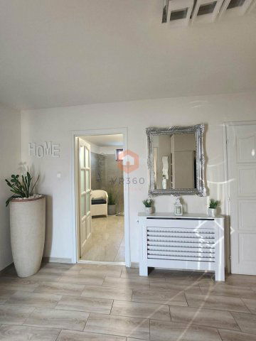 Eladó családi ház, Pécsett 249.9 M Ft, 8 szobás