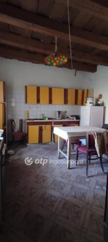 Eladó családi ház, Kispiriten 14.99 M Ft, 4 szobás