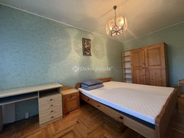 Eladó panellakás, Kecskeméten 42.5 M Ft, 2 szobás