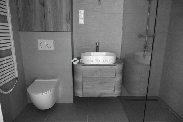 Eladó téglalakás, Székesfehérvárott 85 M Ft, 3 szobás