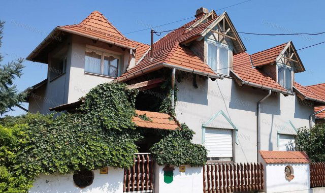 Eladó családi ház, Tiszaföldváron 52.5 M Ft, 6 szobás