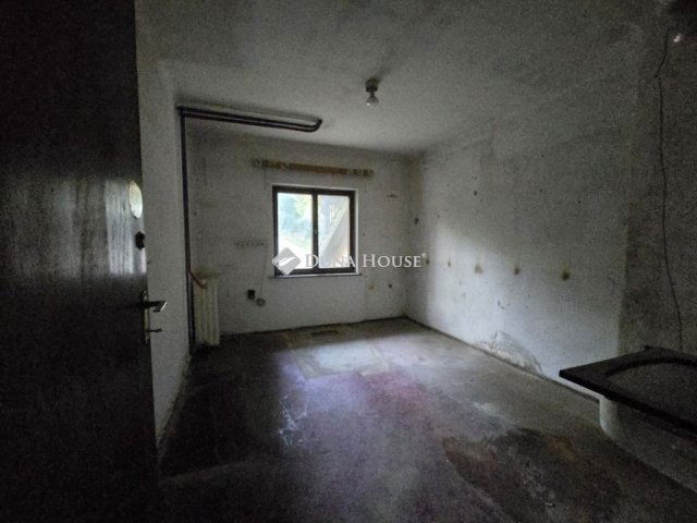 Eladó ikerház, Pécsett 79.9 M Ft, 3 szobás