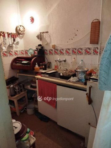 Eladó téglalakás, Pécsett 39.9 M Ft, 2 szobás