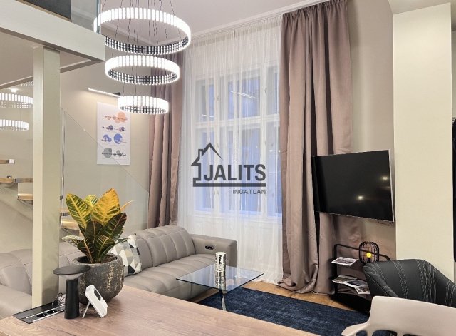 Kiadó téglalakás, albérlet, V. kerületben, Október 6. utcában