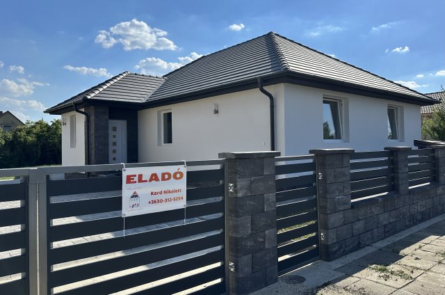 Eladó családi ház, Mezőfalván 89.9 M Ft, 4 szobás