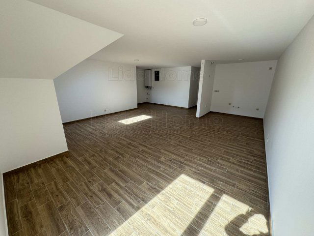 Eladó téglalakás, Zalacsányon 72 M Ft, 6 szobás