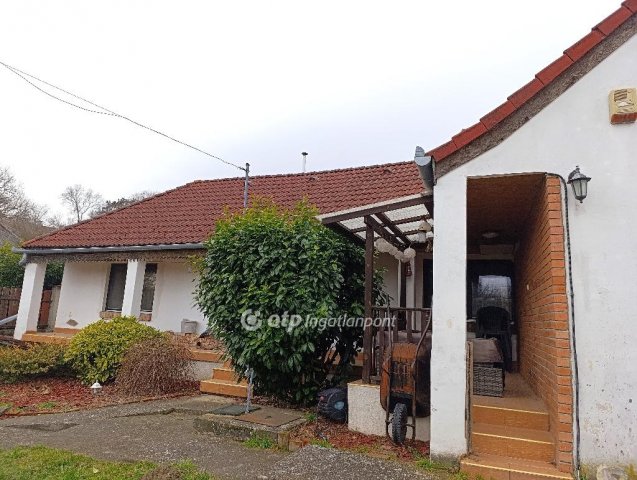 Eladó családi ház, Pusztazámoron 54.9 M Ft, 3 szobás