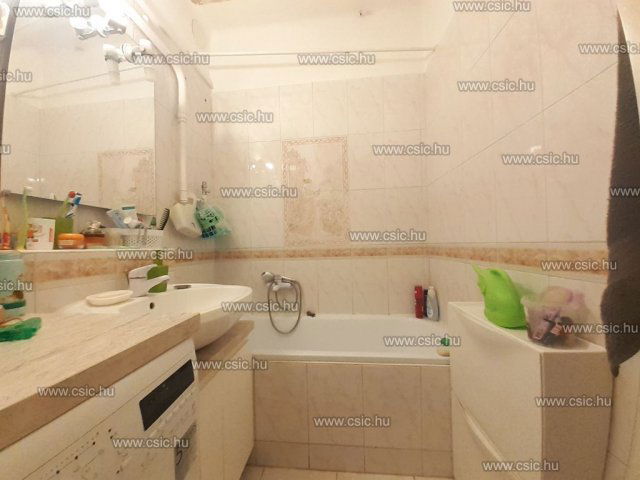 Eladó téglalakás, Budapesten, III. kerületben 77.9 M Ft