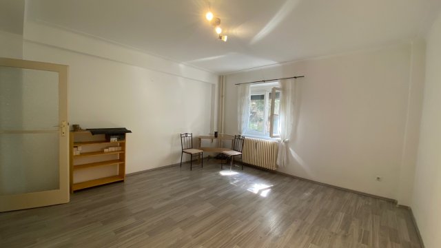 Eladó téglalakás, Dunaújvárosban 37 M Ft, 2 szobás