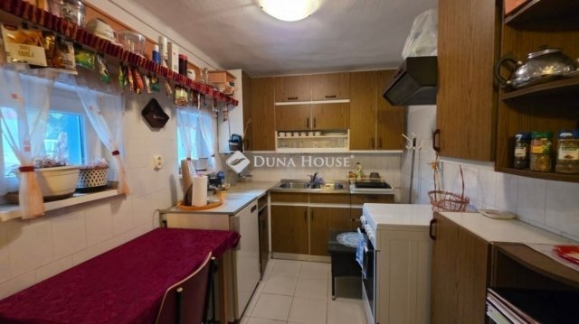 Eladó családi ház, Szombathelyen 96 M Ft, 6 szobás