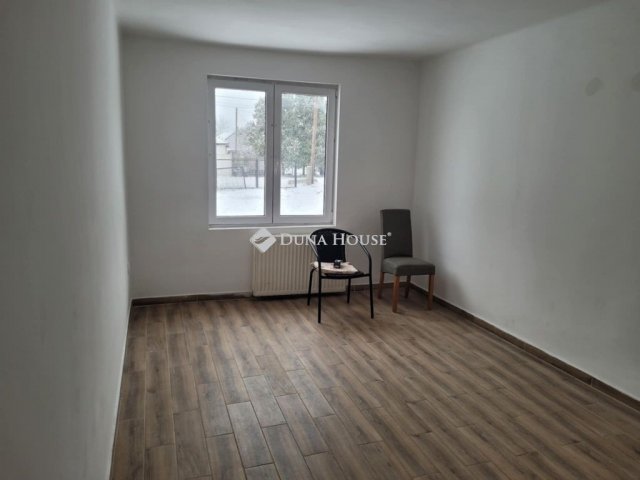 Eladó családi ház, Esztergomban 50 M Ft, 3 szobás