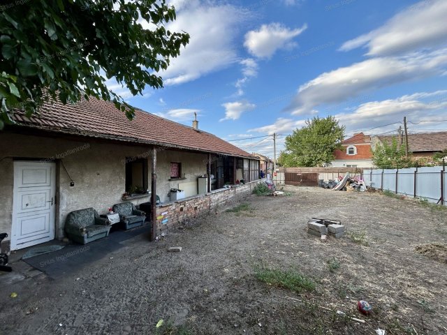 Eladó családi ház, Budapesten, XX. kerületben 46.9 M Ft